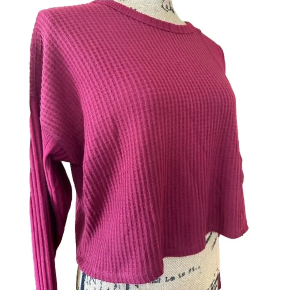 New Women's‎ Ribbed/Waffle Berry Red Long Sleeve Cropped Top size Large